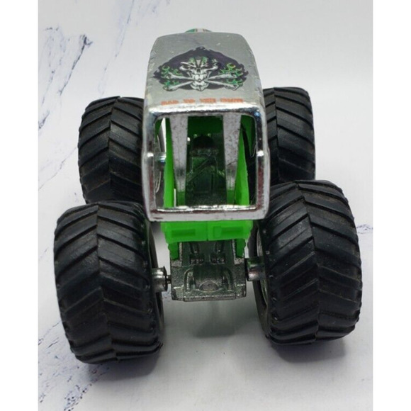 Hot Wheels Monster Jam Grave Digger Chrome Silver 1:64 - Picture 4 of 8